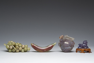 Negen Chinese sculpturen in hardsteen, w.o. jade en kwarts, 19de/20ste eeuw