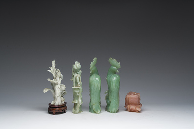 Negen Chinese sculpturen in hardsteen, w.o. jade en kwarts, 19de/20ste eeuw