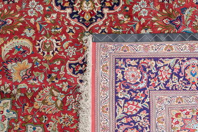 Een Perzisch Qom (Qum/Ghom) zijden tapijt met floraal decor, 20ste eeuw