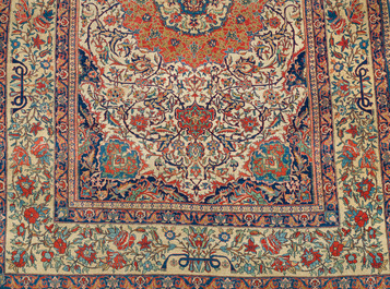 A Persian Isfahan rug with floral design, wool on cotton, 20th C.