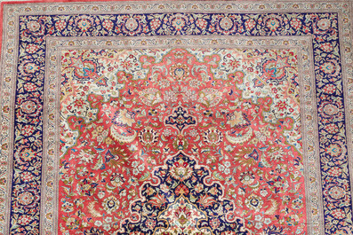 Een Perzisch Qom (Qum/Ghom) zijden tapijt met floraal decor, 20ste eeuw