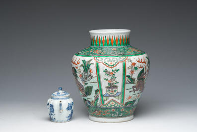 Een gevarieerde collectie Chinees famille rose, famille verte en blauw-wit porselein, 18de eeuw en later