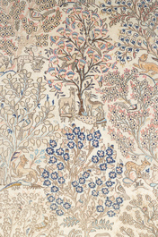 Een Perzisch Qom (Qum/Ghom) tapijt met floraal decor en dieren, wol op katoen, 20ste eeuw