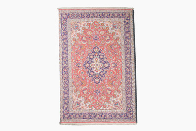Een Perzisch Qom (Qum/Ghom) zijden tapijt met floraal decor, 20ste eeuw