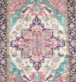 Een Perzisch zijden Tabriz tapijt met een Heriz decor, 20ste eeuw