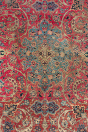 Een Perzisch Isfahan tapijt met floraal decor, wol op katoen, 20ste eeuw