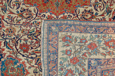 A Persian Isfahan rug with floral design, wool on cotton, 20th C.