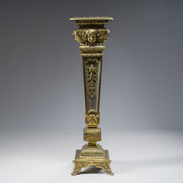 A French Historism metal and gilt brass stand with putti and acanthus leaves, 19th/20th C.