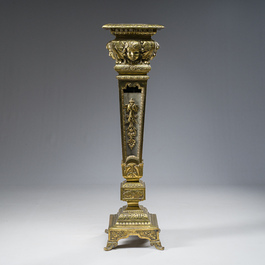 A French Historism metal and gilt brass stand with putti and acanthus leaves, 19th/20th C.