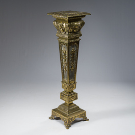 A French Historism metal and gilt brass stand with putti and acanthus leaves, 19th/20th C.