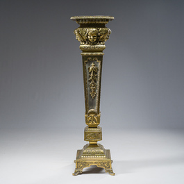 A French Historism metal and gilt brass stand with putti and acanthus leaves, 19th/20th C.