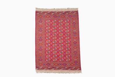 A Russian Bukhara (Boukhara) rug with elephant paw design, 20th C.