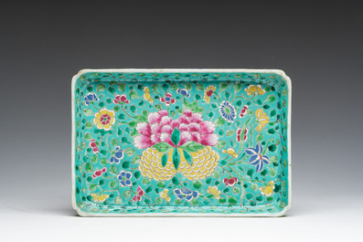 A Chinese famille rose serving dish with floral design, Jiaqing mark, in a Japanese tomobako, 19th/20th C.
