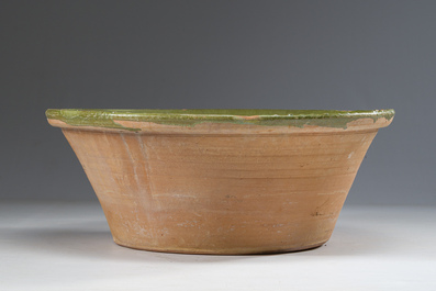 A French Proven&ccedil;al green-glazed 'tian' bowl, late 19th C.