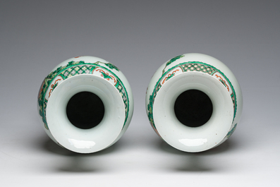 Deux pairs de vases en porcelaine de Chine famille rose et famille verte &agrave; d&eacute;cor d'oiseaux parmi des branches fleuries et de sc&egrave;nes anim&eacute;es, 20&egrave;me s.