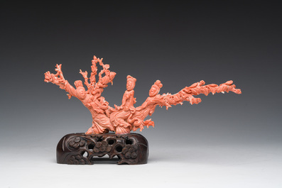 A Chinese red coral group with ladies during a tea ceremony in a garden, 19th/20th C.
