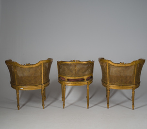 A French Louis XVI style eight-piece carved and gilt wooden salon set, 19th/20th C.