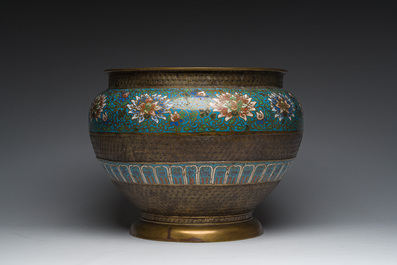 A large Japanese cloisonn&eacute; jardini&egrave;re with floral design, Meiji, 19th/20th C.