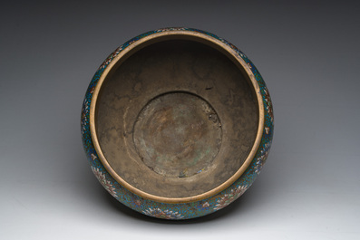 A large Japanese cloisonn&eacute; jardini&egrave;re with floral design, Meiji, 19th/20th C.