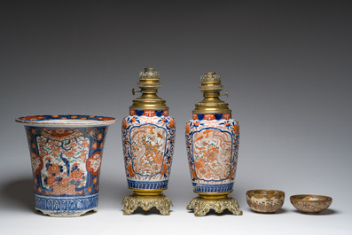 Two Japanese Satsuma bowls with animated scenes, an Imari jardini&egrave;re with floral design and two vases mounted into lamps, Meiji, 19th/20th C.
