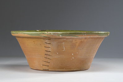 A French Proven&ccedil;al green-glazed 'tian' bowl, late 19th C.