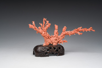 A Chinese red coral group with ladies during a tea ceremony in a garden, 19th/20th C.
