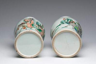 Deux pairs de vases en porcelaine de Chine famille rose et famille verte &agrave; d&eacute;cor d'oiseaux parmi des branches fleuries et de sc&egrave;nes anim&eacute;es, 20&egrave;me s.