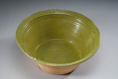A French Proven&ccedil;al green-glazed 'tian' bowl, late 19th C.