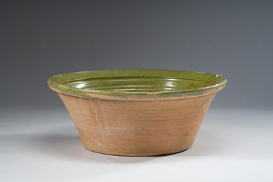 A French Proven&ccedil;al green-glazed 'tian' bowl, late 19th C.