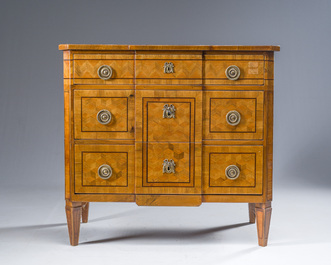 A French Louis XVI style bronze mounted parquetry veneered wooden chest of drawers, 19th C.