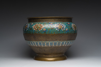 A large Japanese cloisonn&eacute; jardini&egrave;re with floral design, Meiji, 19th/20th C.