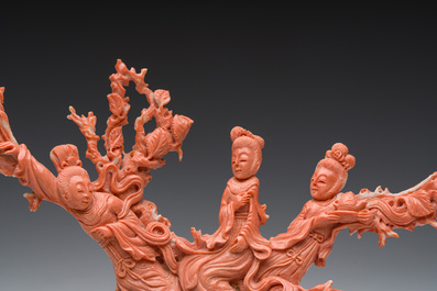 A Chinese red coral group with ladies during a tea ceremony in a garden, 19th/20th C.