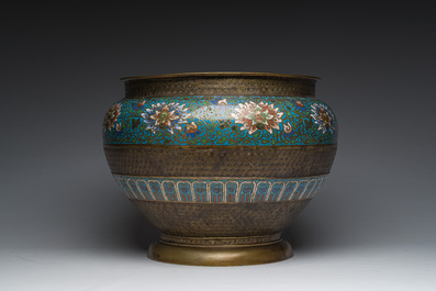 A large Japanese cloisonn&eacute; jardini&egrave;re with floral design, Meiji, 19th/20th C.