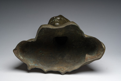 Charles Van De Waele (19de/20ste eeuw): Bust of a lady, patinated bronze, marked 'Ch. Vindevogel Gand Fondeur'