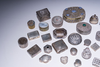 A varied collection of 33 pill boxes in silver and (silver-plated) metal finished with mother-of-pearl, turquoise, etc., various origins, 20th C.