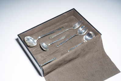 A French 83-piece silver-plated cutlery set and six underplates, model Aria, Christofle, 20th C.