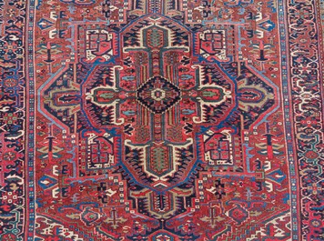 A Persian Heriz rug with floral design, wool on cotton, 20th C.