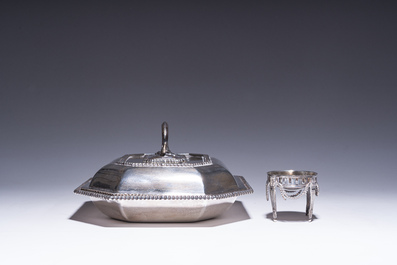 A varied collection of English silver and silver-plated tableware, 19th/20th C.