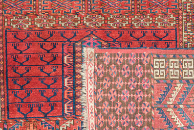 A Turkmen Hatchlu rug with geometric design, wool on cotton, 20th C.