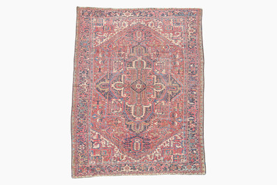 A Persian Heriz rug with floral design, wool on cotton, 20th C.