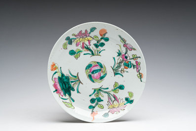 A varied collection of Chinese famille rose and famille verte porcelain, 19th/20th C.