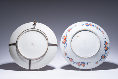 Two Japanese Imari and Kutani dishes with an animated scene and floral design, Meiji, 19th/20th C.