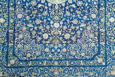 A Persian Keshan (Kashan) rug with floral design, wool on cotton, 20th C.