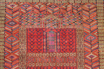 A Turkmen Hatchlu rug with geometric design, wool on cotton, 20th C.