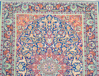 A Persian Sarouk rug with floral design, wool on cotton, 20th C.