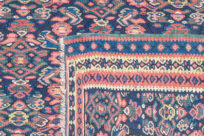 A Persian Senneh Kelim (Kilim) rug with floral design, wool on cotton, 20th C.