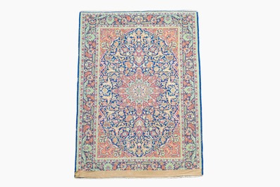 A Persian Sarouk rug with floral design, wool on cotton, 20th C.