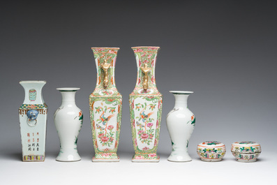 A varied collection of Chinese famille rose and famille verte porcelain, 19th/20th C.