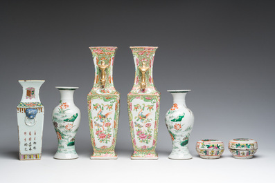A varied collection of Chinese famille rose and famille verte porcelain, 19th/20th C.