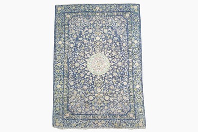 A Persian Keshan (Kashan) rug with floral design, wool on cotton, 20th C.